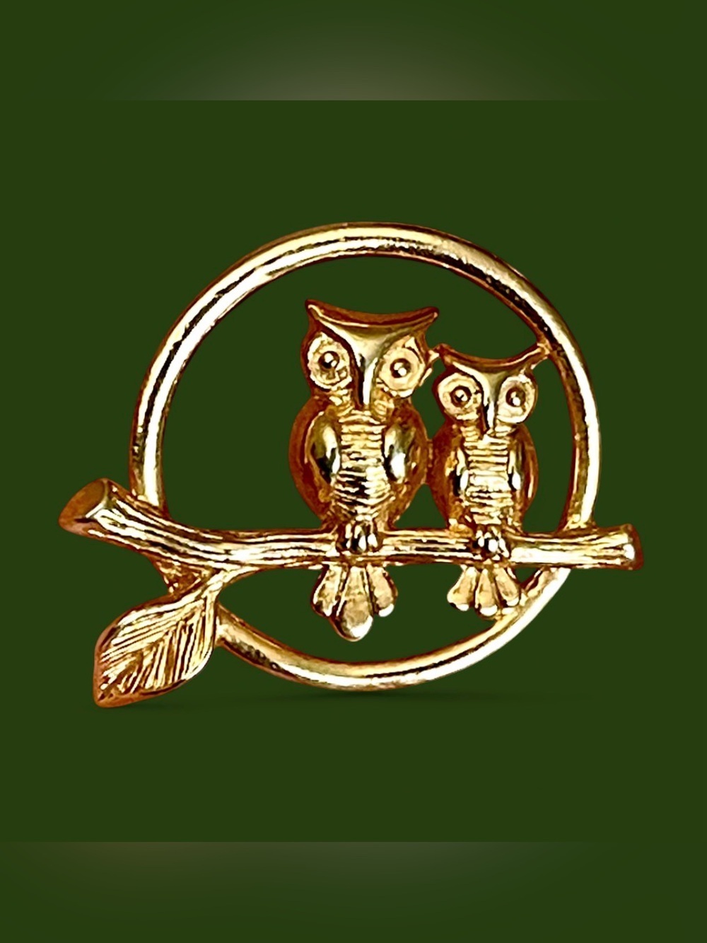 AVON Vintage Owl Duo Circle Branch Gold Tone Brooch Lapel Pin Woodland Retro EUC